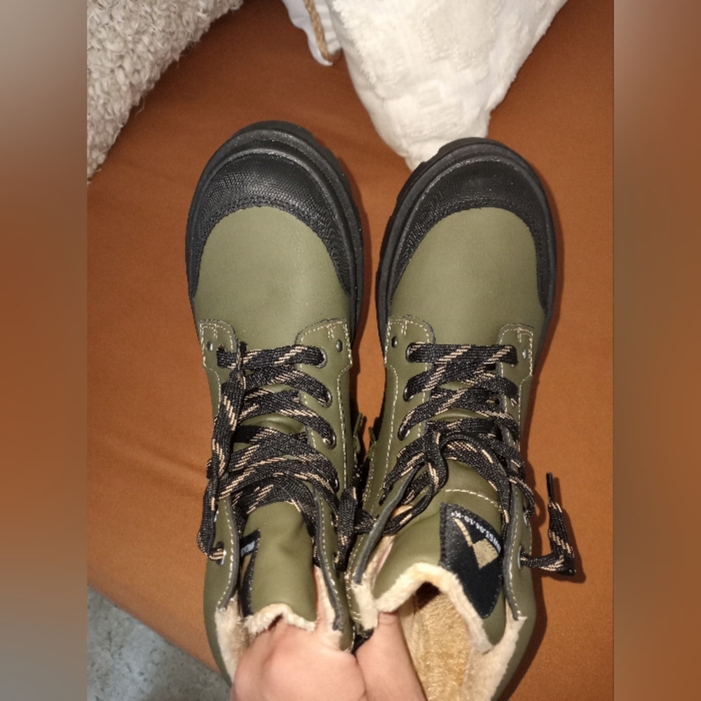 H&M Insulated Winter Boot boys Size 3 . Trendy Boot NWOT Or Box. - Picture 4 of 4